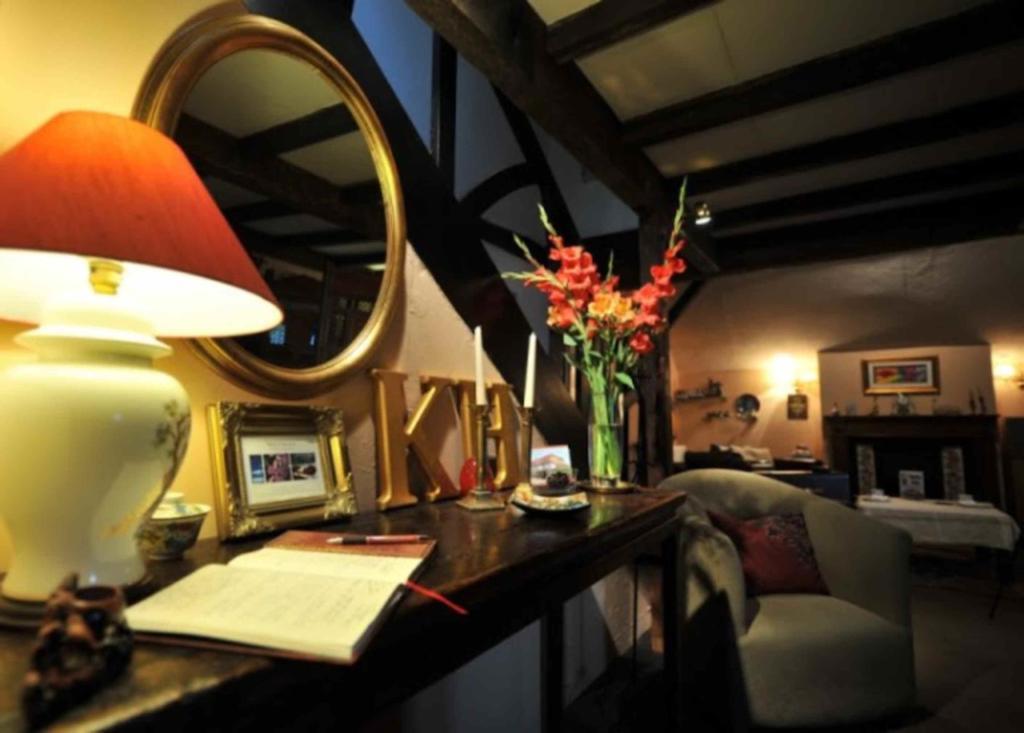 Kester House Hurst Green  Экстерьер фото